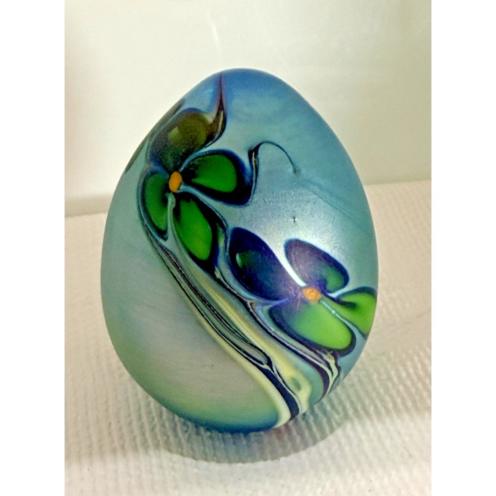Vintage 1976 Orient & Flume FLOWERS egg shape Paperweight Iridescent Blue 3"